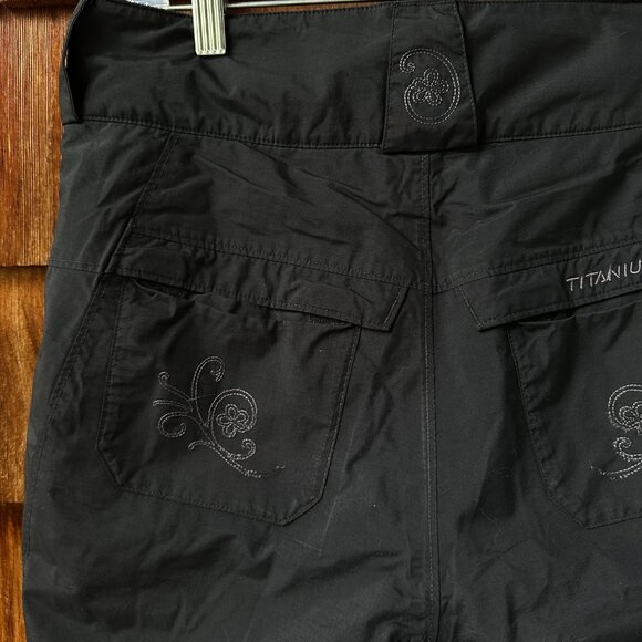 EUC Columbia Black Titanium Snowboard/Ski Pants Flower Detail in Women's Small - Picture 7 of 13